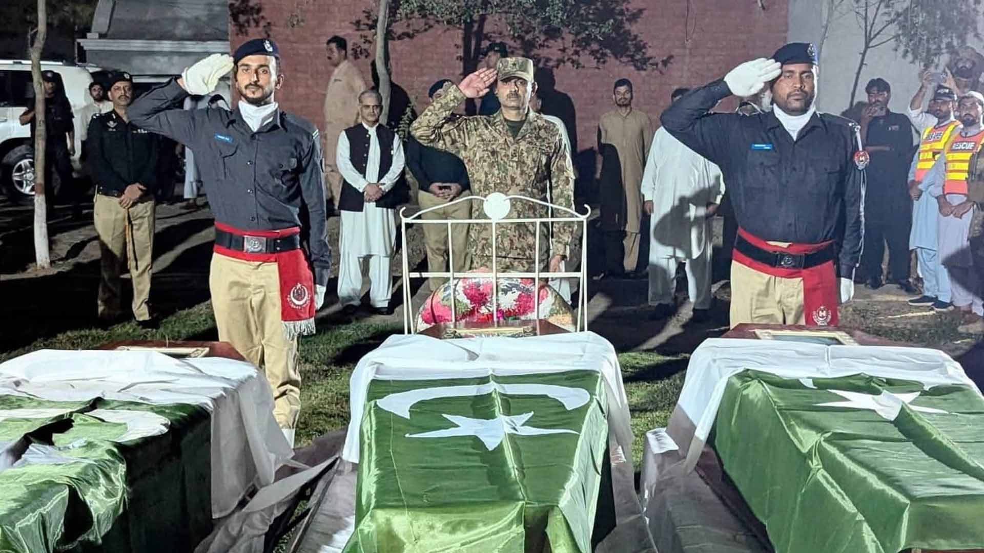 ڈی آئی خان چیک پوسٹ دھماکے میں شہید کسٹمز اور ریسکیو اہلکار سرکاری اعزاز کے ساتھ سپردِ خاک