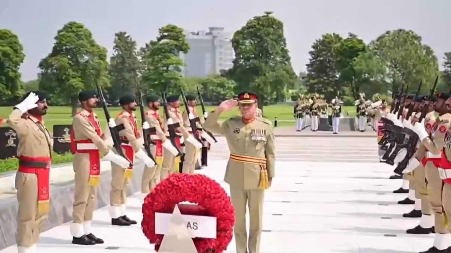 یومِ دفاع و شہدا کے موقع پر جی ایچ کیو میں پروقار تقریب، وطن عزیز کی خاطر جان دینے والے عظیم شہدا کو خراجِ عقیدت