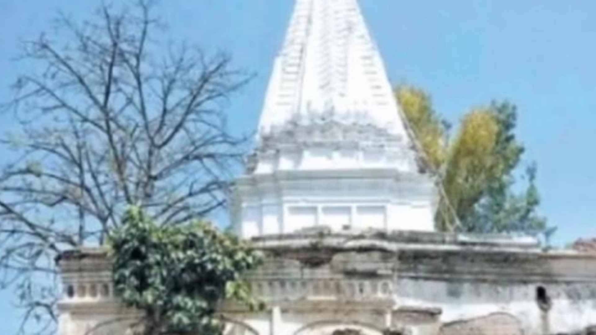 نارووال میں قدیم مندرمسمار کرنے کی خبریں جھوٹ، بارش سے دیوار متاثر ہوئی،پنجاب حکومت کی وضاحت