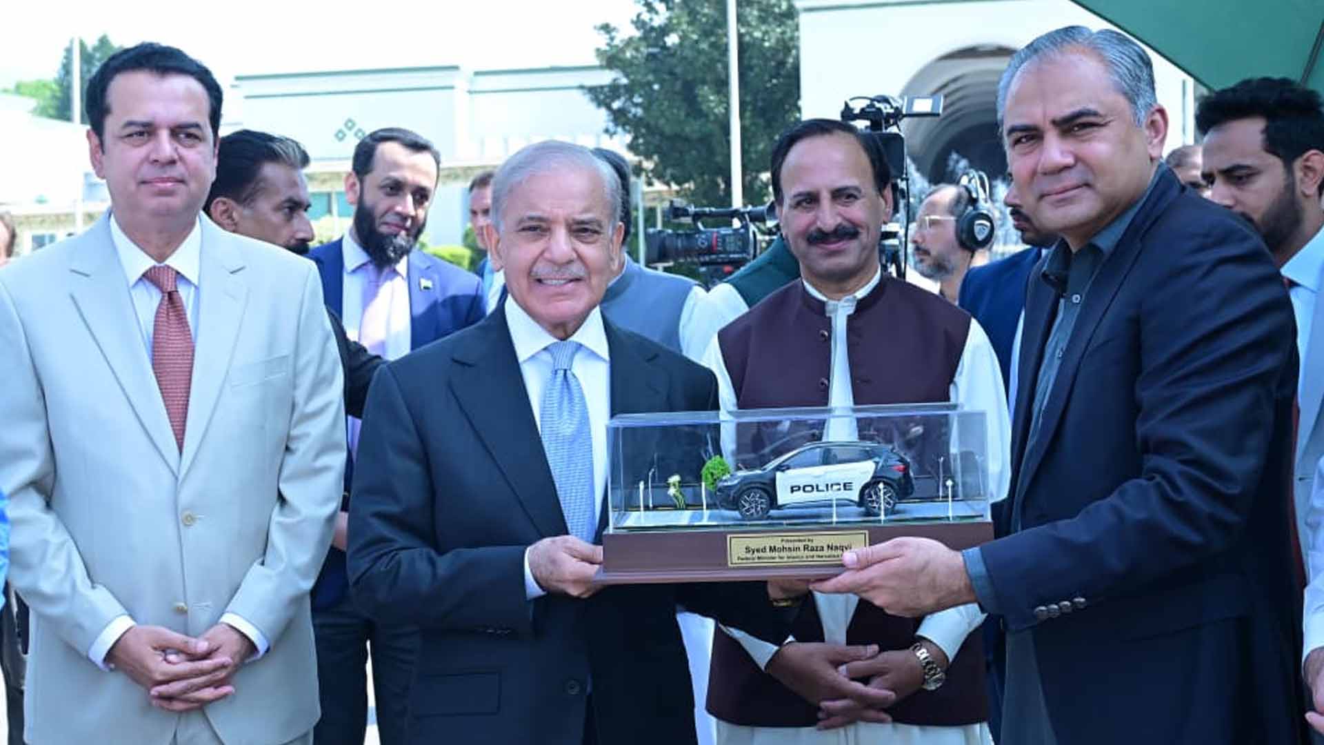 وزیر اعظم شہباز شریف نے اسلام آباد پولیس کو 50الیکٹرک گاڑیاں فراہم کر دیں