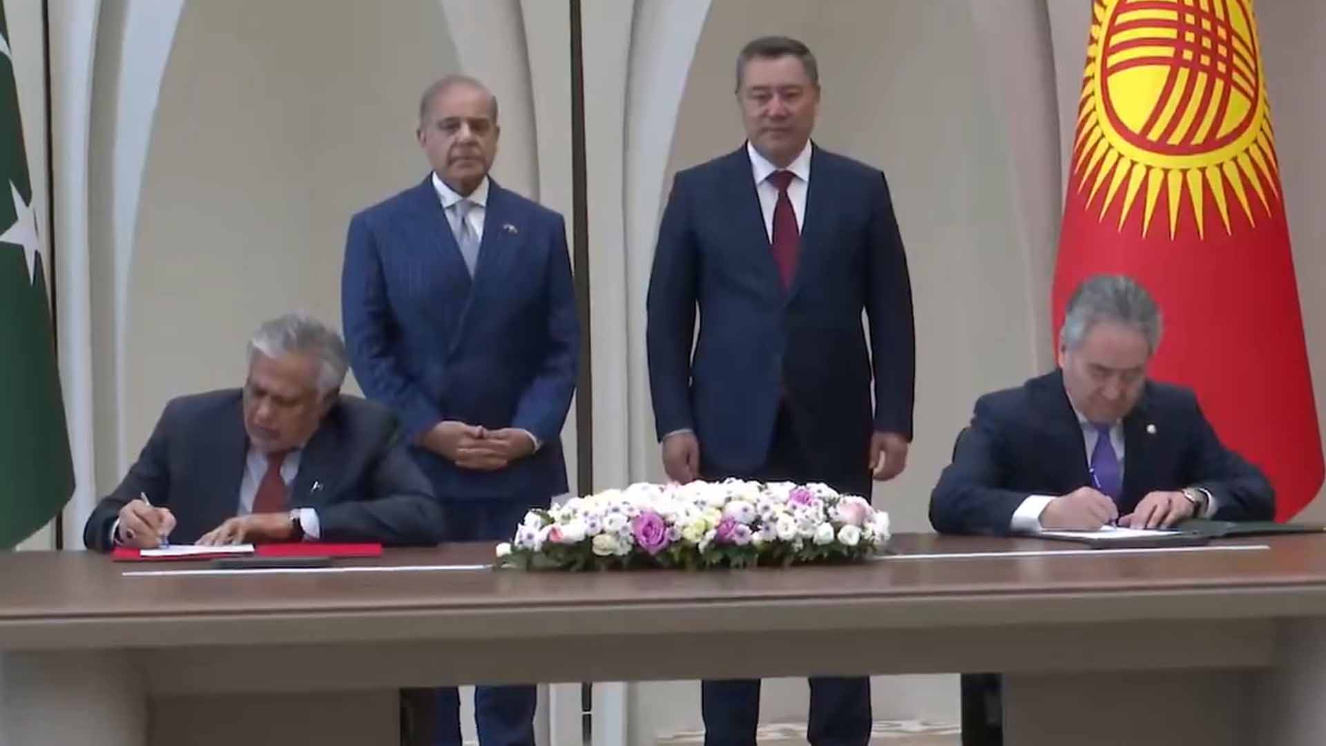 پاکستان اور کرغزستان کے درمیان تجارت، آئی ٹی اور انسداد دہشتگردی سمیت اہم معاہدوں پر دستخط