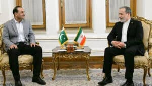فیلڈ مارشل کے دورۂ ایران نے پاکستان کا سفارتی وزن بڑھا دیا، علاقائی اختلافات کے حل کے لیے مذاکرات کا راستہ مضبوط ہونے لگا،دنیا بھر سے ستائش