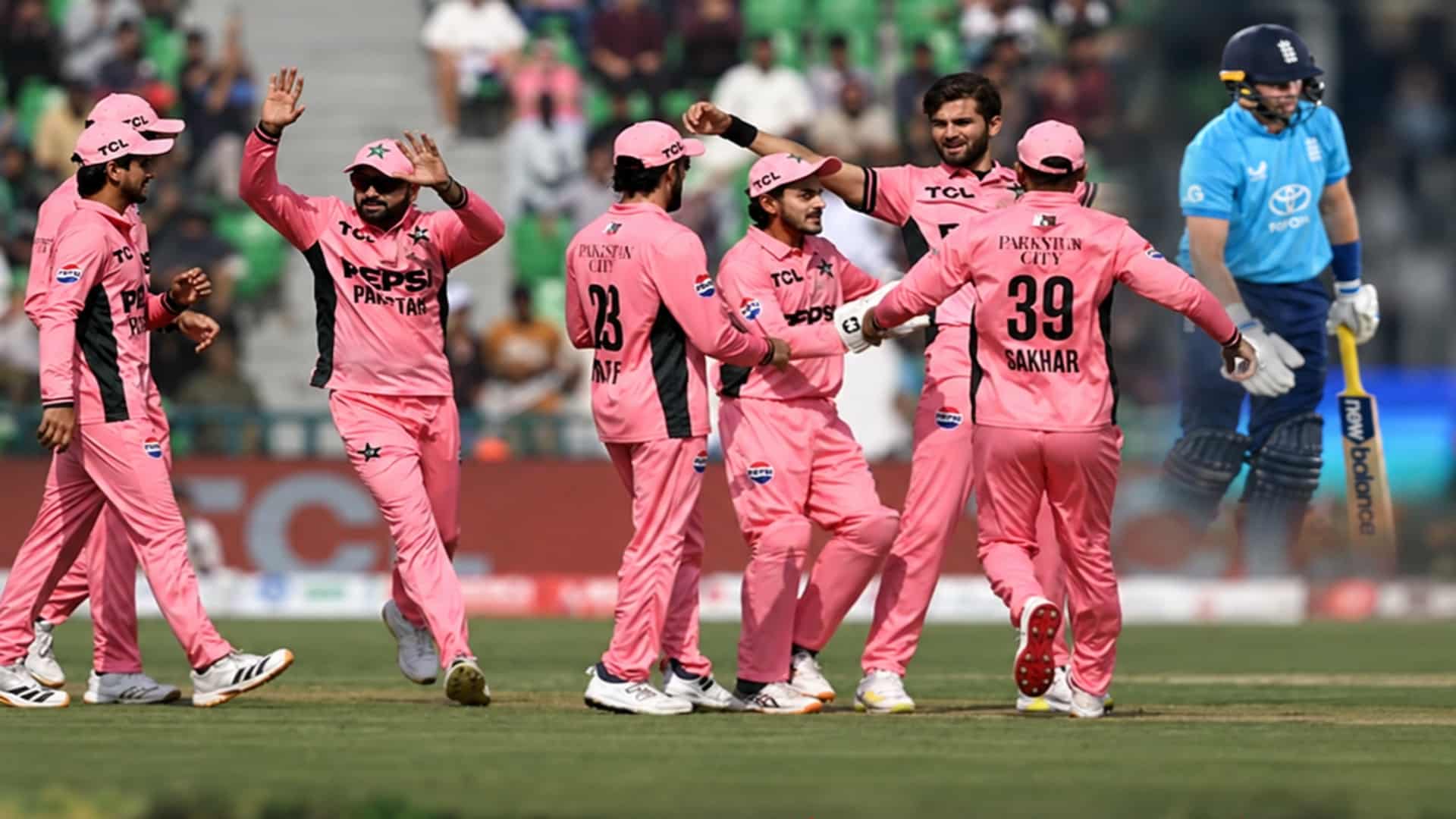 سہ ملکی سیریز میں پاکستان کی تباہ کن باولنگ جاری ، انگلش بیٹنگ لائن آغاز میں ہی لڑکھڑا گئی