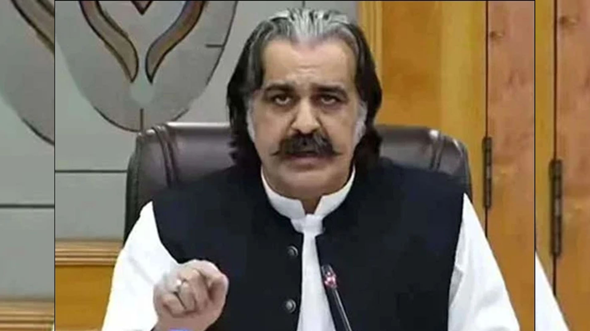 وزیراعلیٰ کی کرسی  کیلئے پی ٹی آئی میں نیا گروپ بن گیا، 30 سے زائد ارکان علی امین کی واپسی کے لیے سرگرم