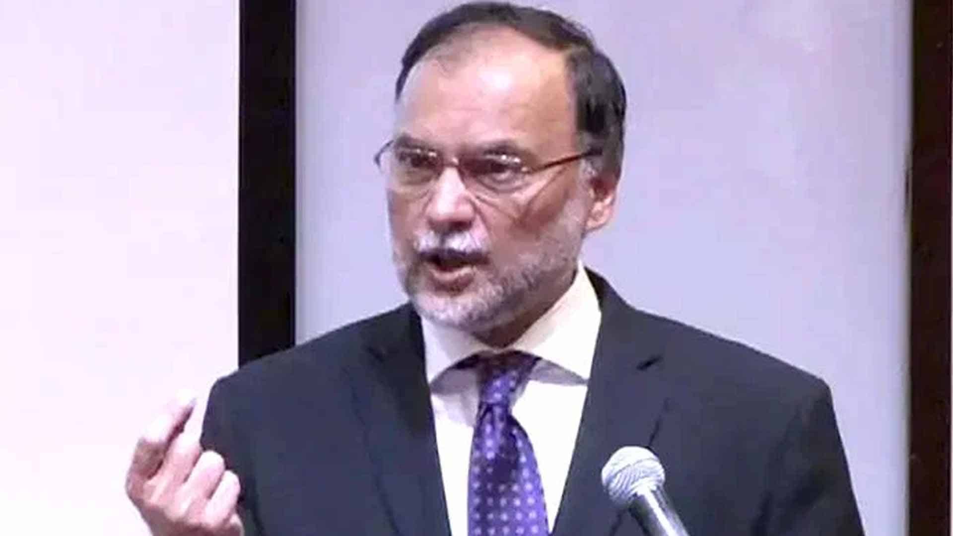تبدیلی گالیاں دینے سے نہیں،کچھ کر دکھانے سے آتی ہے،احسن اقبال