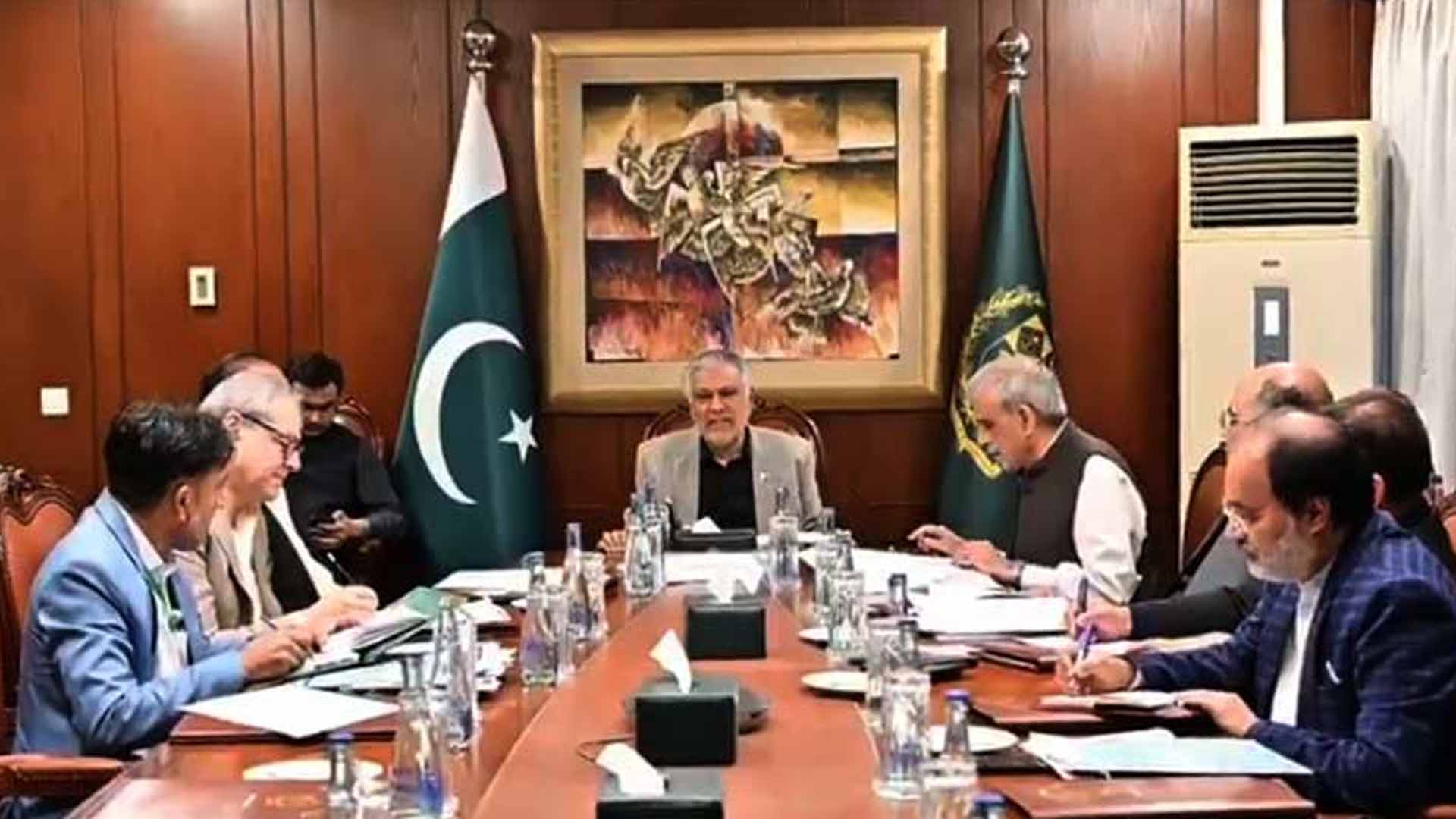 گندم کی بڑھتی قیمتوں پر حکومت متحرک، اسحاق ڈار کی فراہمی بہتر بنانے اور ذخیرہ اندوزی روکنے کی ہدایت