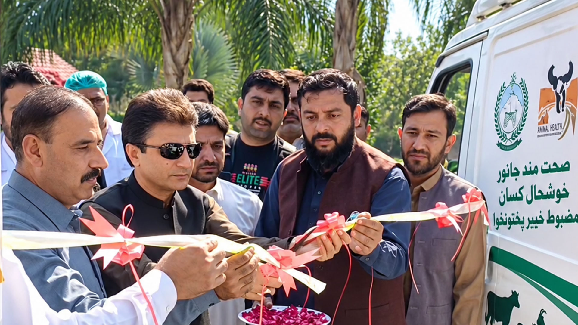 خیبر پختونخوا میں سہولیات عوام کی دہلیز پر پہنچانے کا سلسلہ جاری، مردان میں احساسِ بے زبان صحت گاڑی متعارف