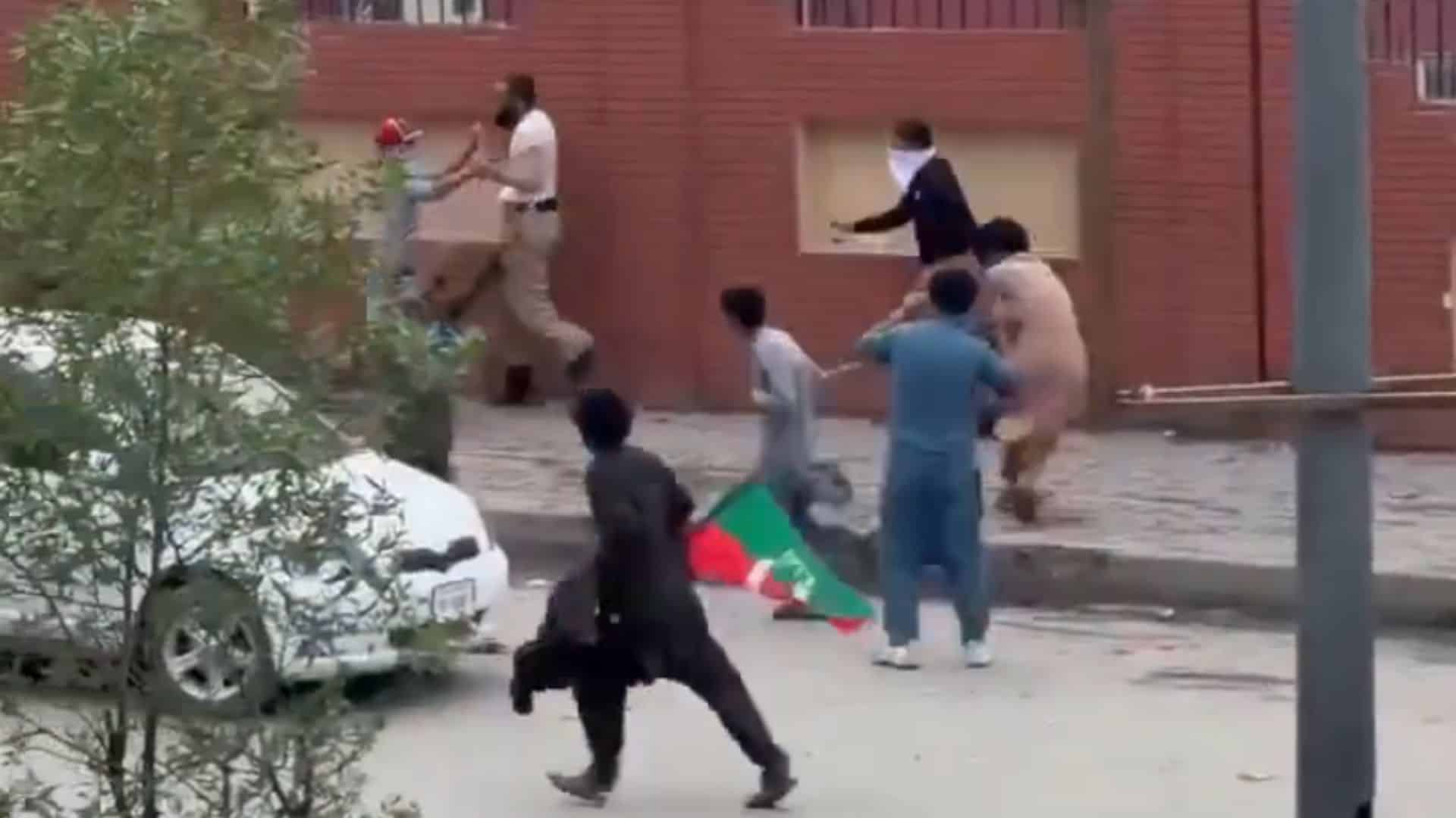 پی ٹی آئی کے شر پسند جتھے کی سرکاری و عوامی املاک کو نقصان پہنچانے کی کوشش ناکام، پولیس کا کریک ڈاؤن، متعدد افغانی گرفتار
