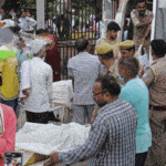 بھارت کے شہر کولکتہ میں پوجا کے دوران بھگڈر سے 7 سالہ بچی سمیت 19 افراد ہلاک