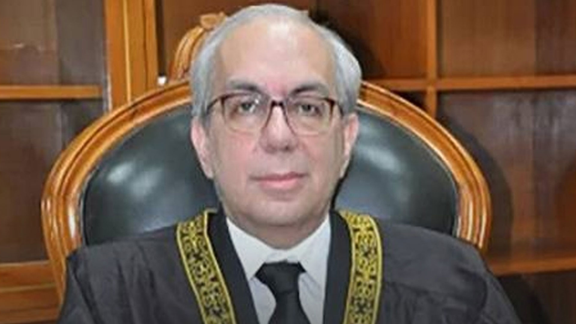 چیف جسٹس پاکستان کہاں گئے؟ جسٹس منیب اختر قائم مقام چیف جسٹس بن گئے