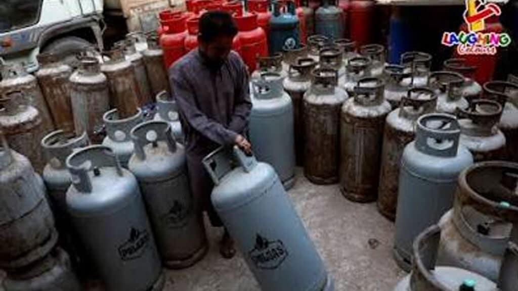 ایران سے ایل پی جی کی ترسیل بحال، دو روز میں فی کلو قیمت 40 روپے تک کم ہوگئی، مزید کمی کا امکان