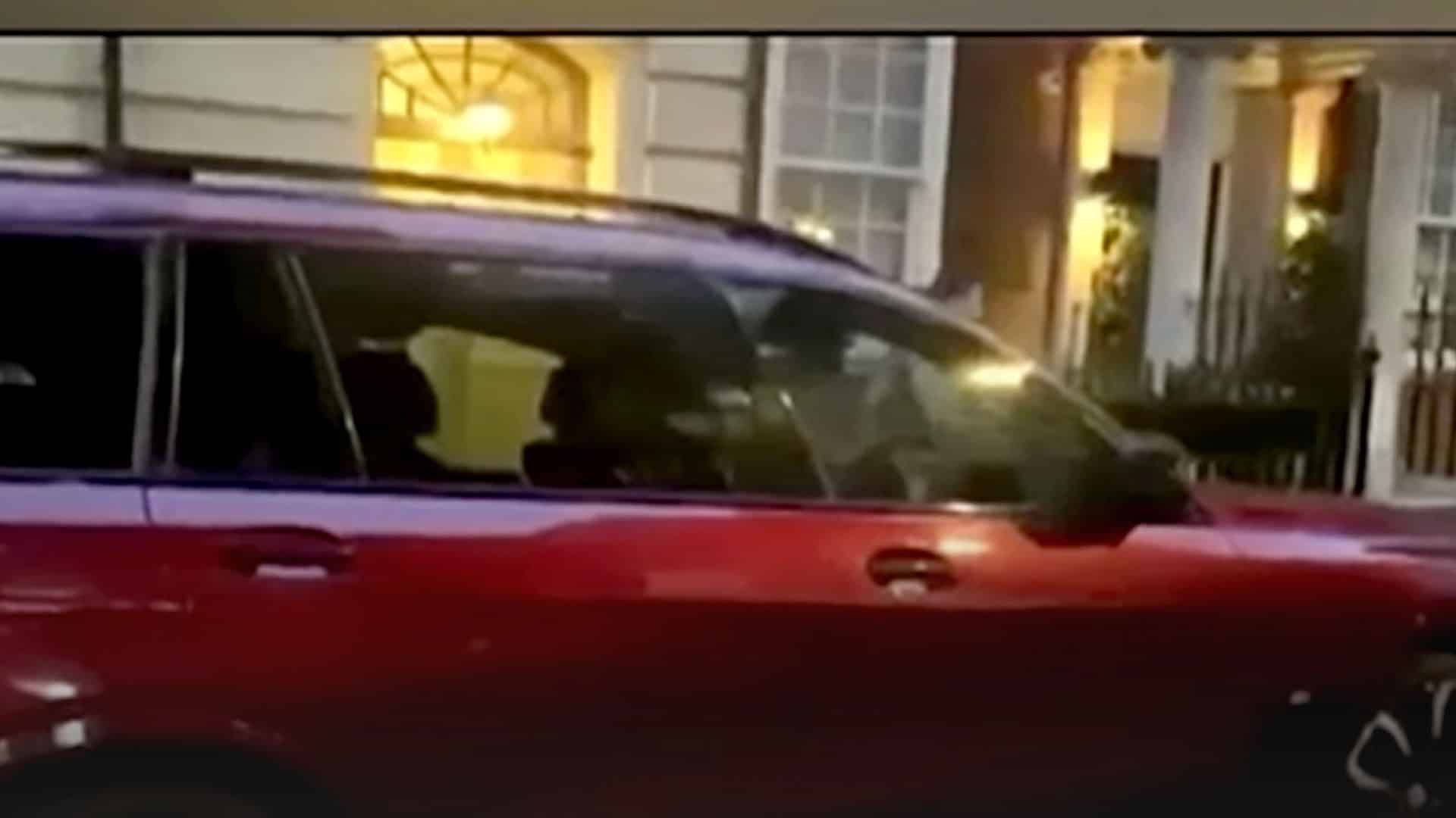 سیاسی مخالفت یا شرپسندی ، پی ٹی آئی کے انتہا پسندوں نے لندن میں نواز شریف کی گاڑیاں توڑ دیں
