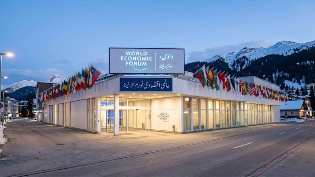عالمی اقتصادی فورم میں پاکستان کی گونج، 70 سالہ پرانے انتظامی ماڈل پر بڑی رپورٹ جاری