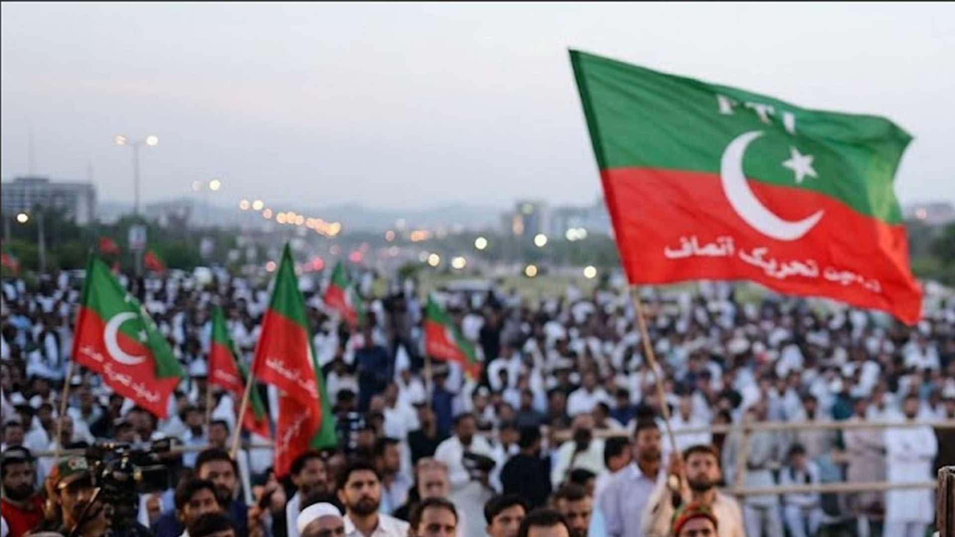 عمران خان کے خلاف پی ٹی آئی میں بڑی بغاوت کی تیاریاں، ممبران اسمبلی اور سینیٹرز کے متعلق اہم دعویٰ