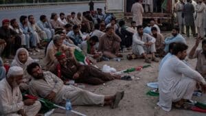 سہیل آفریدی کے کنٹینر سے نعرے،عوام خاموش،لانگ مارچ کے بچے کچھےشرکا تھکن سے نڈھال ،قیادت کو کوسنے لگے