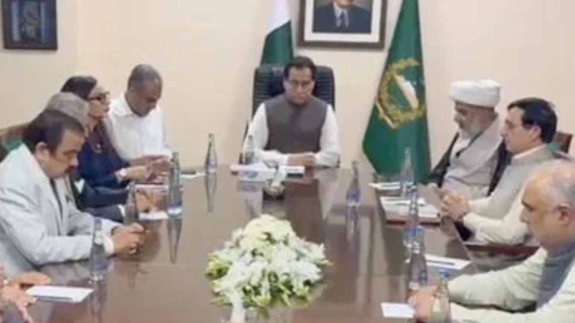 ملاقات نہ کرائیں فیس سیونگ کے لیےجیل کے اندر جاکر واپس آجائیں گے،پی ٹی آئی کے گھنٹوں کے بل بیٹھ کر ترلے