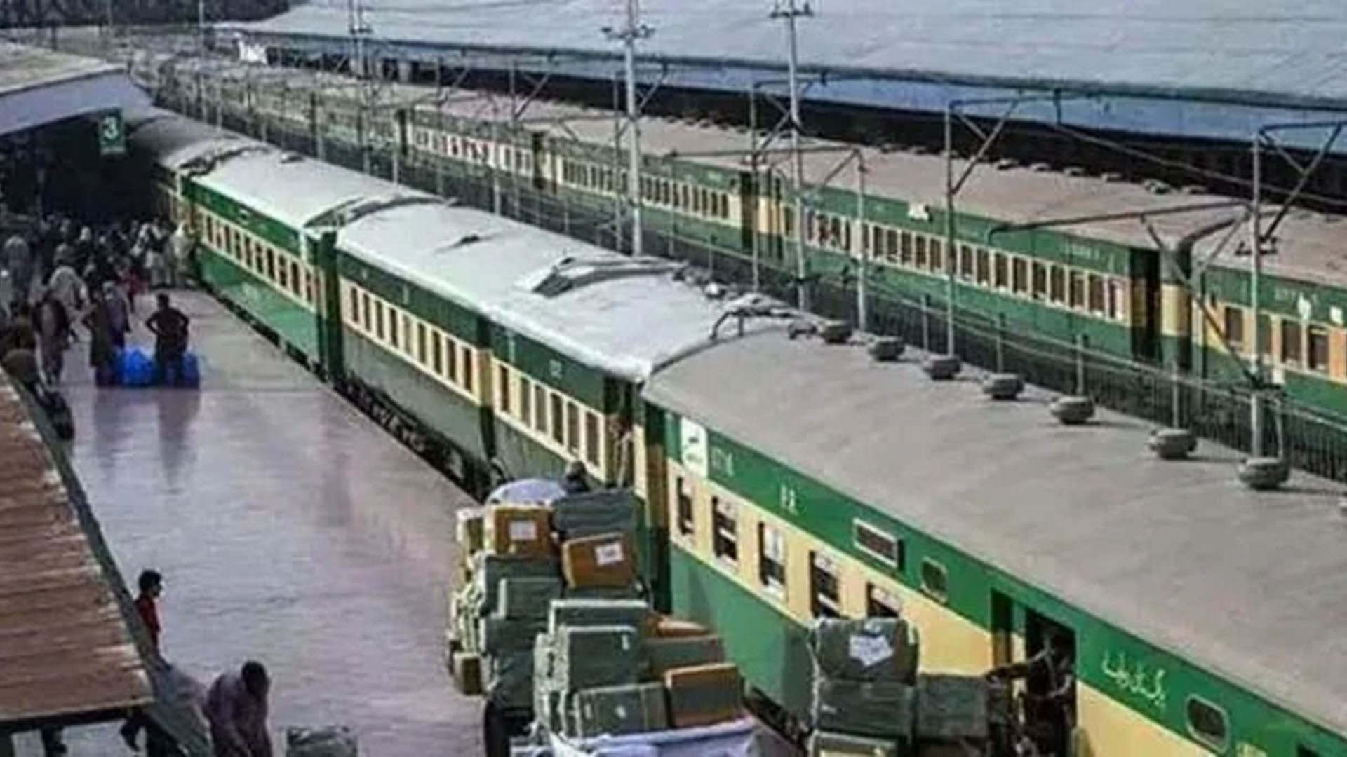 حکومت نے ٹرین پر سفر کرنے والوں کو بڑی خوشخبری سنادی