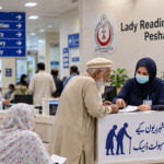 عوامی خدمت کا نیا قدم لیڈی ریڈنگ اسپتال میں بزرگ شہریوں کے لیے خصوصی سہولت ڈیسک قائم، خیبر پختونخوا میں عوامی سہولتوں پر توجہ بڑھنے لگی