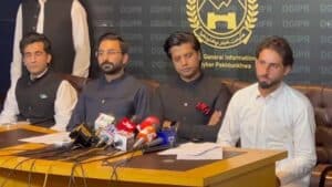 ٹی ٹی پی اور پی ٹی آئی ایک سکرین پر ،شفیع جان نے ٹی ٹی پی کے کمانڈر کے کزن کو ساتھ بٹھا کر پریس کانفرنس کرڈالی