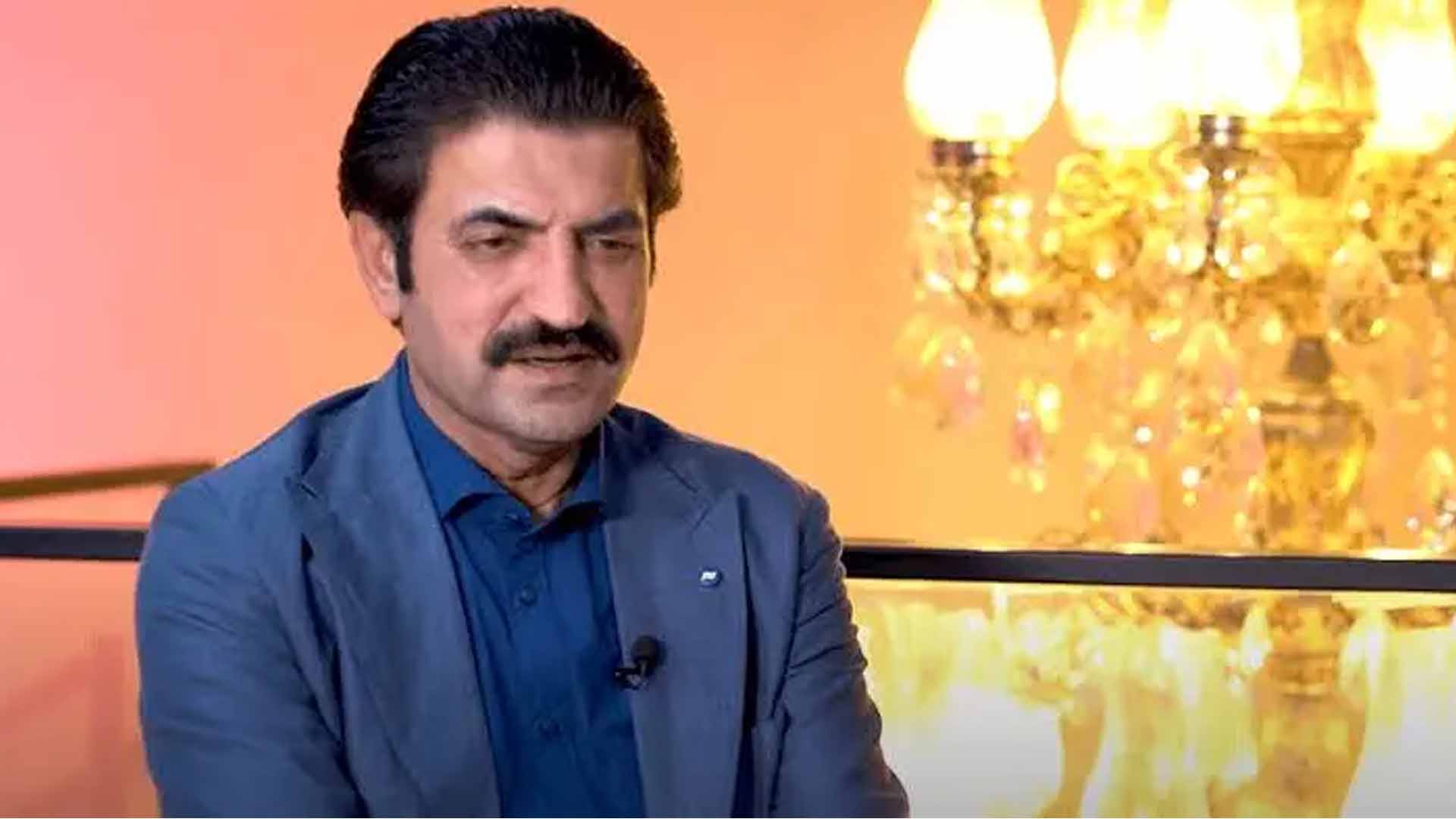 پی ٹی آئی رہنما سینیٹ کی نشستوں کیلئے دست و گریباں، شیر افضل مروت  کا تہلکہ خیز انکشاف