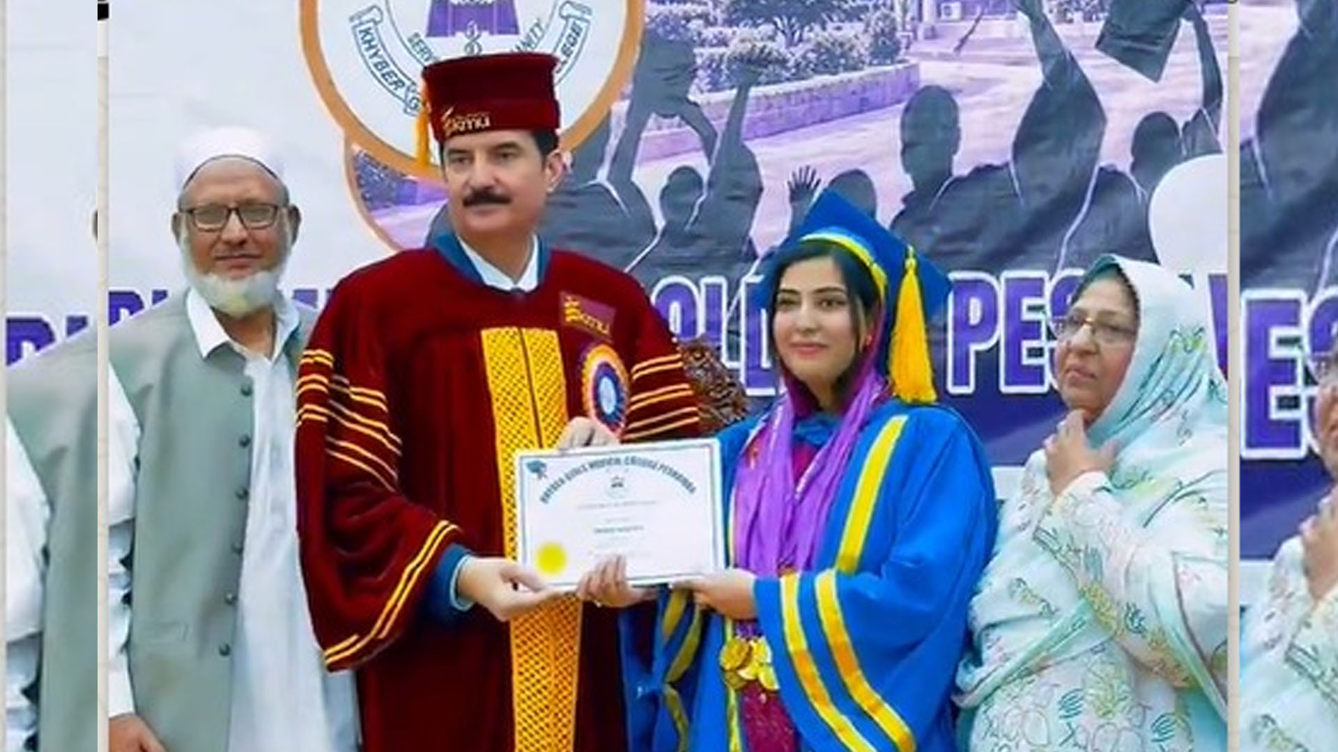 خیبر گرلز میڈیکل کالج کے کانووکیشن میں فرح افشین نے 15 گولڈ میڈلز جیت لیے