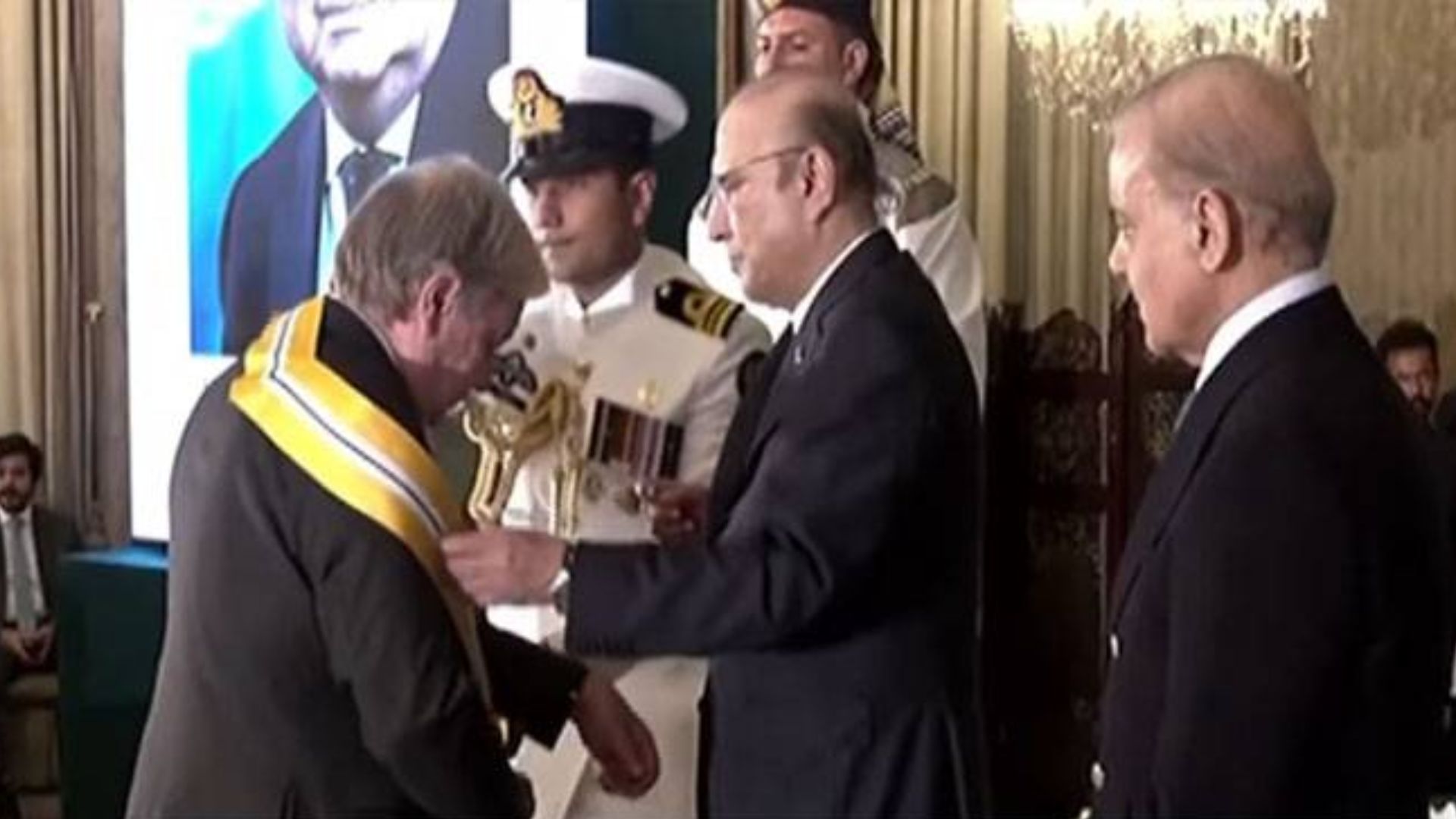 صدر مملکت نے اقوام متحدہ کے جنرل سیکریٹری انتونیو گوتریس کو نشان امتیار سے نواز دیا