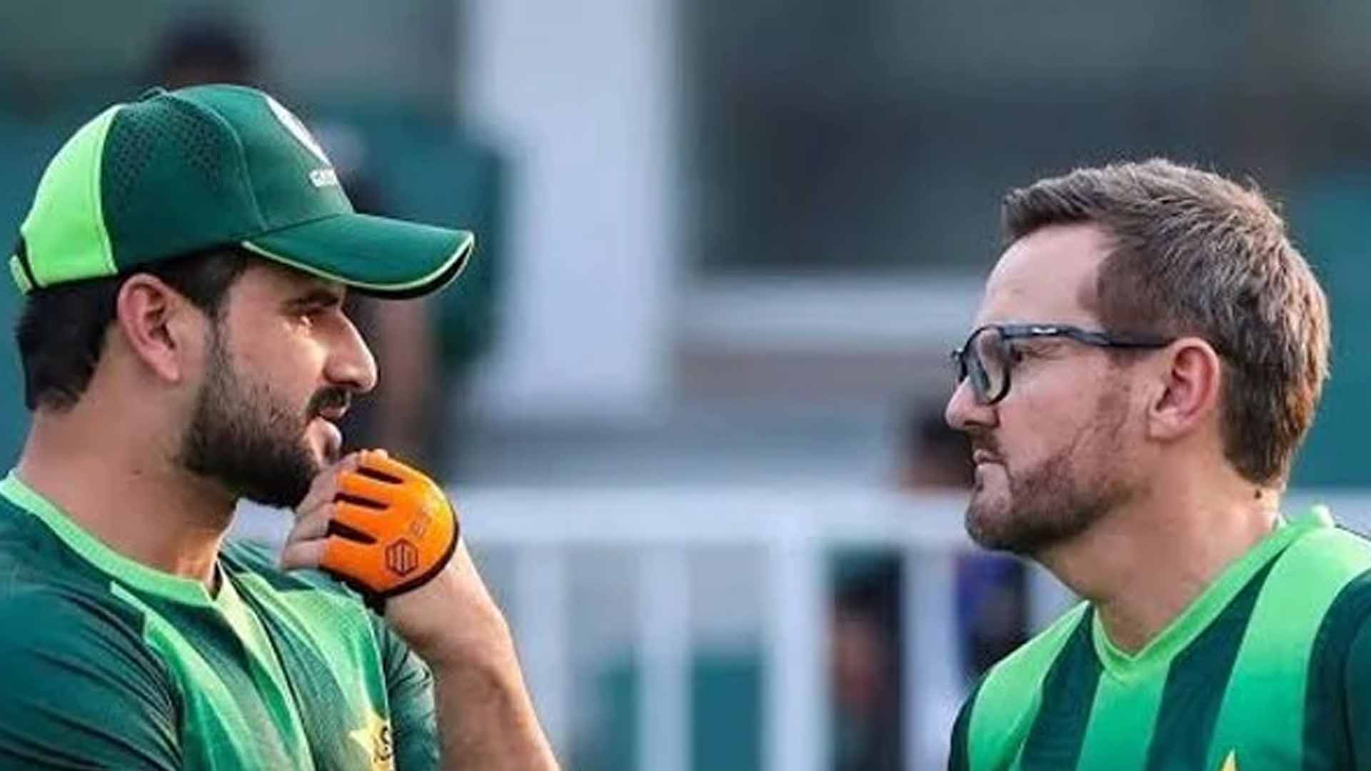 انگلینڈ سے ٹکر،ہیسن نے ٹرائی سیریز کو بڑا چیلنج قرار دے دیا، پاکستانی ون ڈے اسکواڈ کی بہتری کا اعتراف