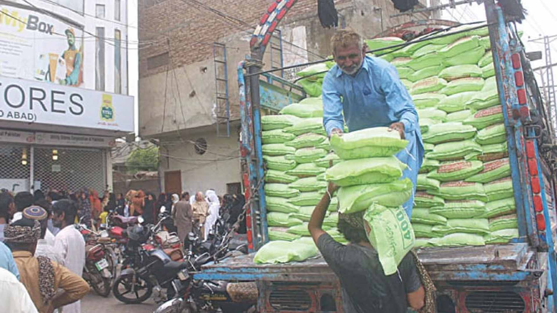 گندم کی اسمگلنگ  کیخلاف شکنجہ تیار ، پنجاب میں آٹے کے 20 کلو  تھیلے  کی فروخت  مستقل بند کرنے کا اعلان